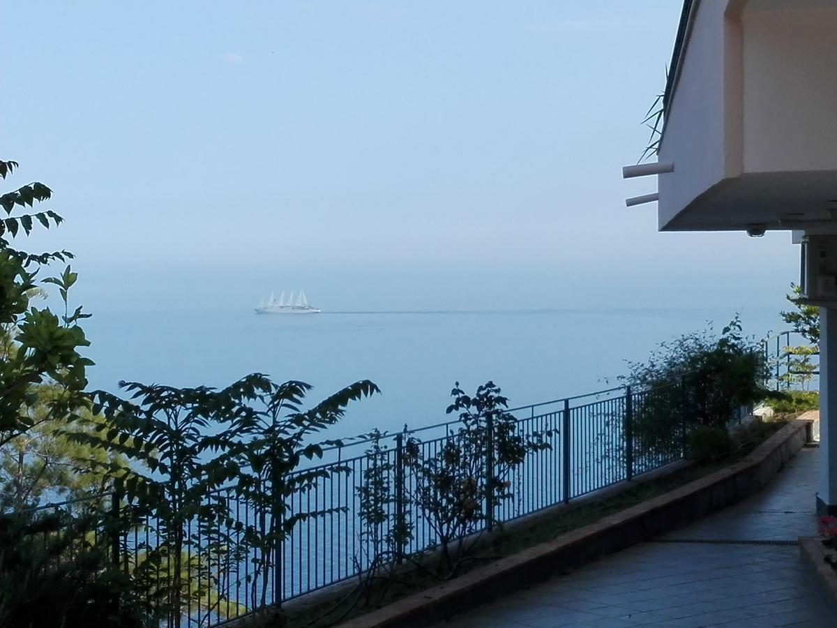 La Nave Sul Mare Di Taormina Bed & Breakfast Letojanni Exterior photo
